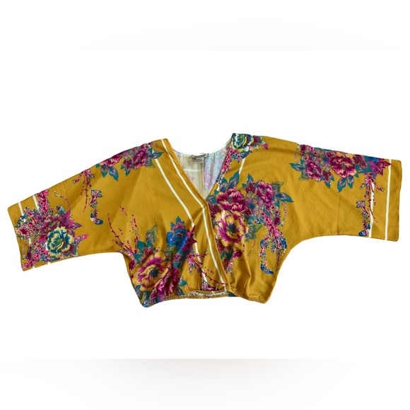 Flying Tomato flowy crop top - Picture 2 of 3